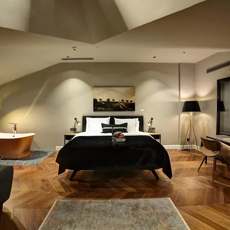 39 Kalamis Marina & Restaurant 3*