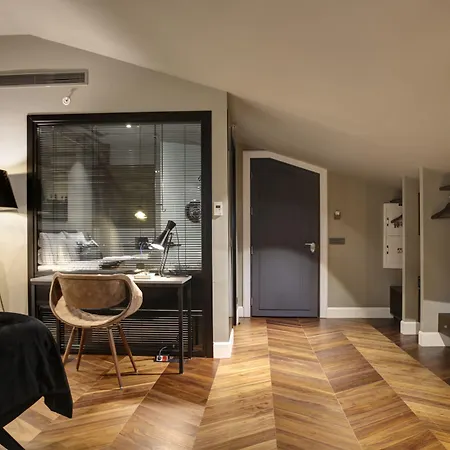 39 Kalamis Marina & Restaurant Hotel 3*