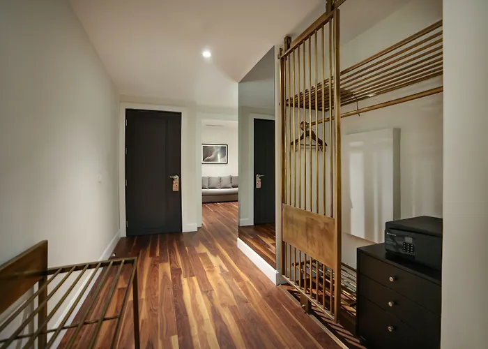 Отель 39 Kalamis Marina & Restaurant