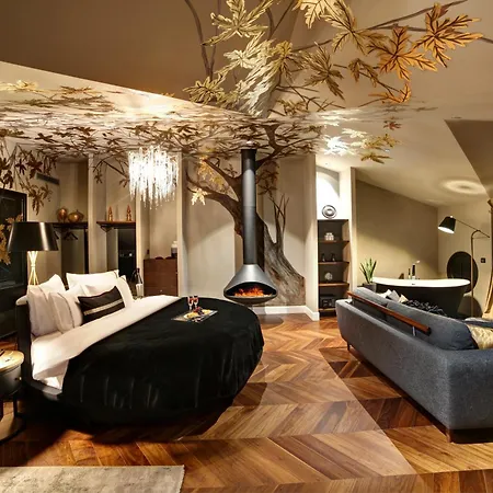 39 Kalamis Marina & Restaurant Hotel