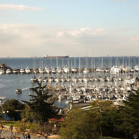 39 Kalamis Marina & Restaurant Отель 3*