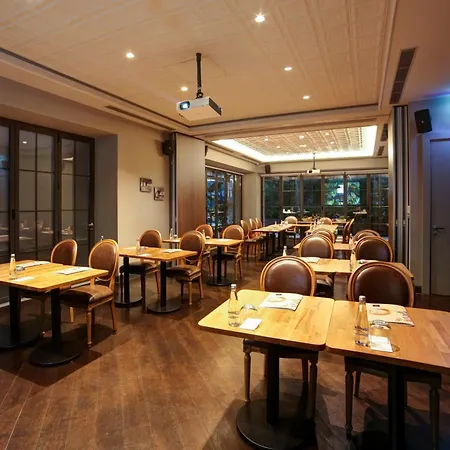 39 Kalamis Marina & Restaurant Hotel