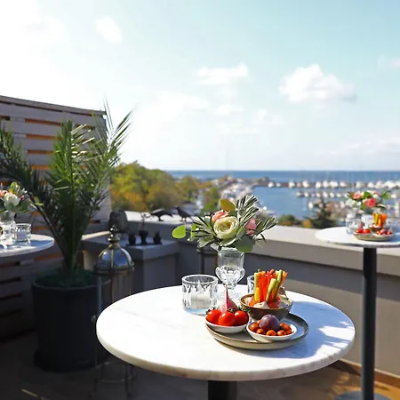 39 Kalamis Marina & Restaurant Отель