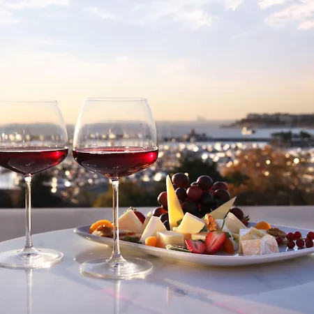 39 Kalamis Marina & Restaurant Отель 3*