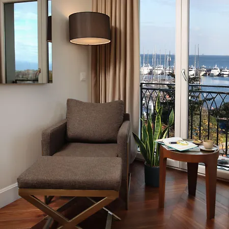 39 Kalamis Marina & Restaurant