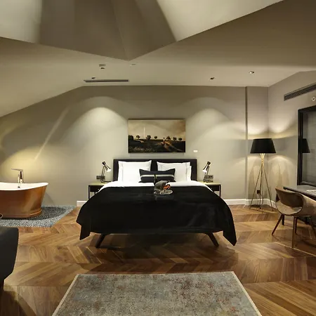 39 Kalamis Marina & Restaurant Hotel